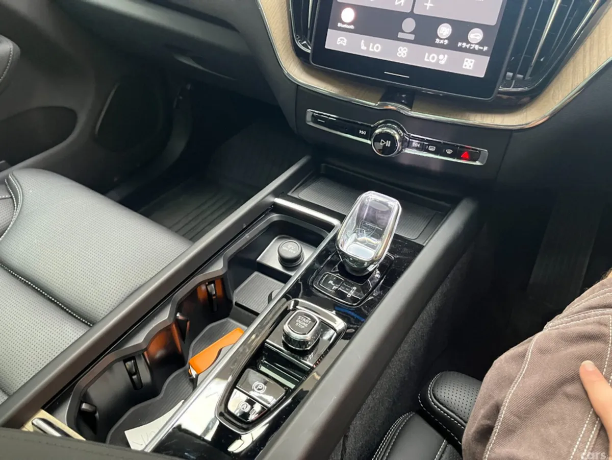 Volvo XC60 SUV, Petrol Plug-in Hybrid, 2025, Black