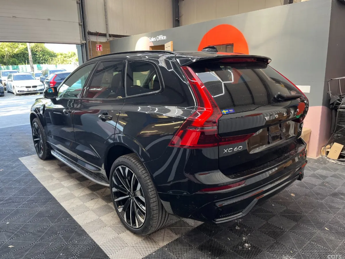 Volvo XC60 SUV, Petrol Plug-in Hybrid, 2025, Black