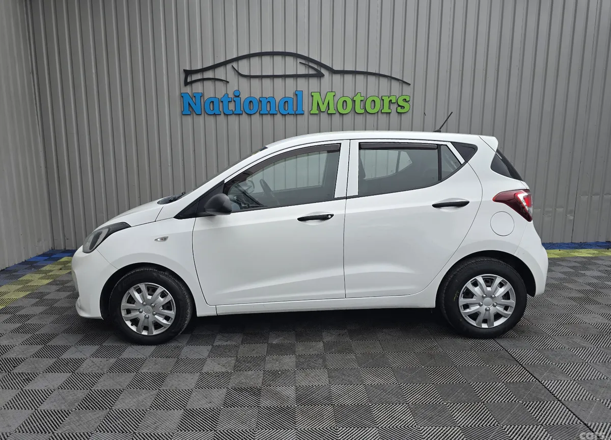 Hyundai i10 Hatchback, Petrol, 2018, White