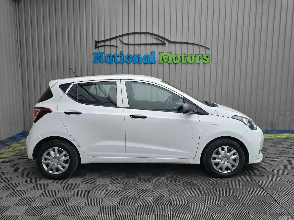 Hyundai i10 Hatchback, Petrol, 2018, White