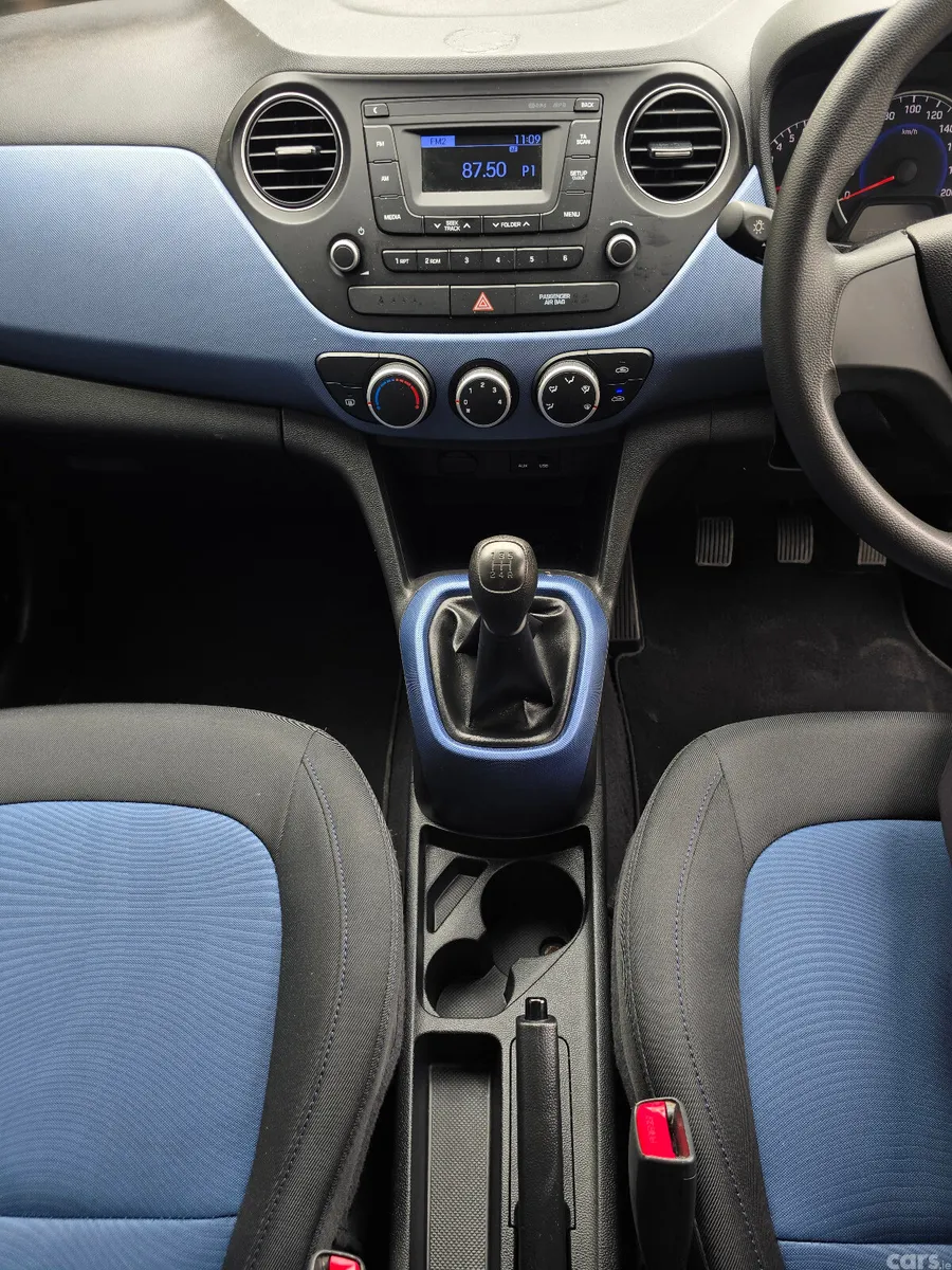 Hyundai i10 Hatchback, Petrol, 2018, White