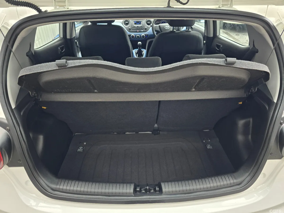 Hyundai i10 Hatchback, Petrol, 2018, White