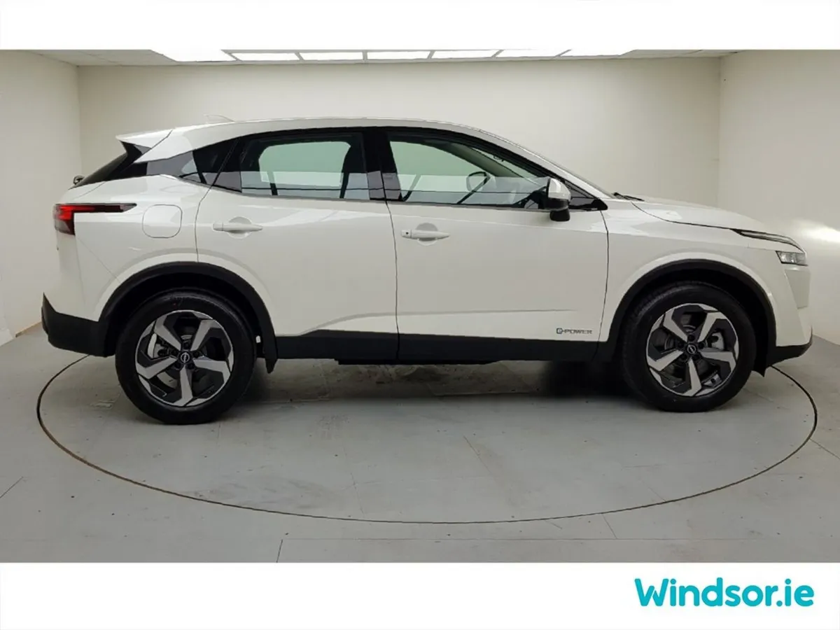 Nissan Qashqai MPV, Petrol Hybrid, 2025, White