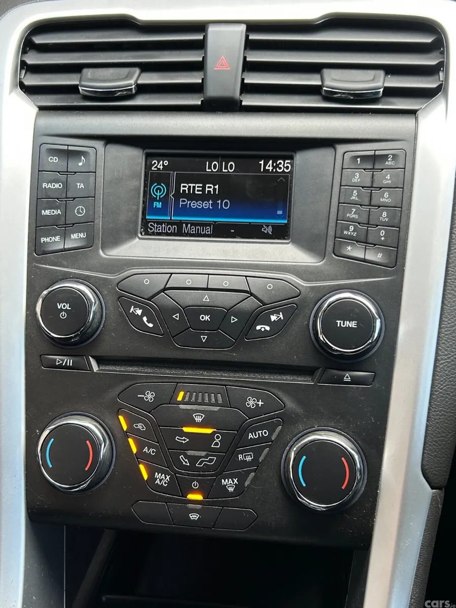 Ford Mondeo Hatchback, Diesel, 2016, Red