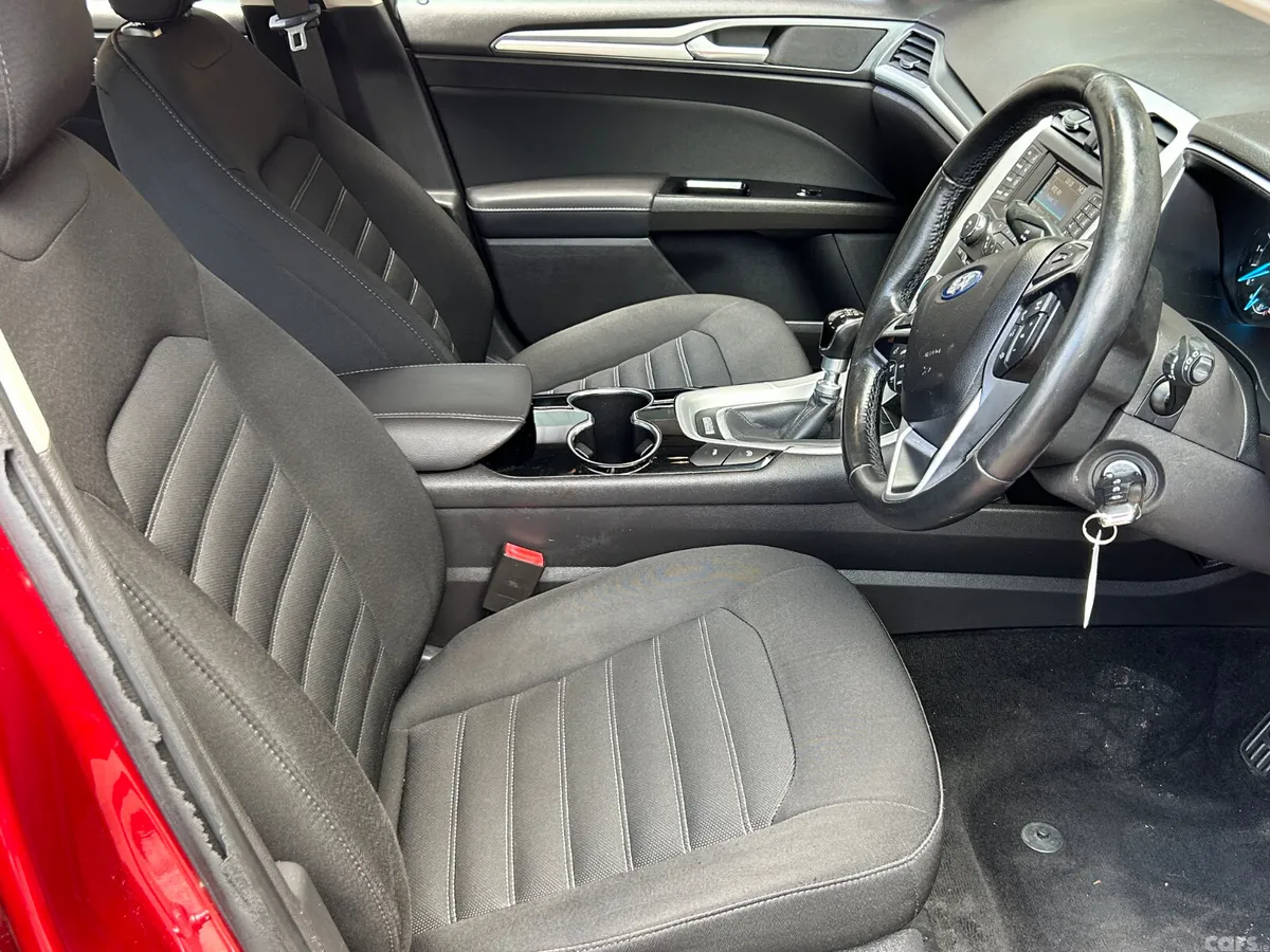 Ford Mondeo Hatchback, Diesel, 2016, Red