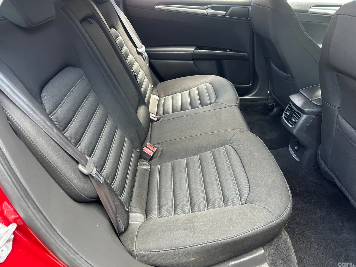 Ford Mondeo Hatchback, Diesel, 2016, Red