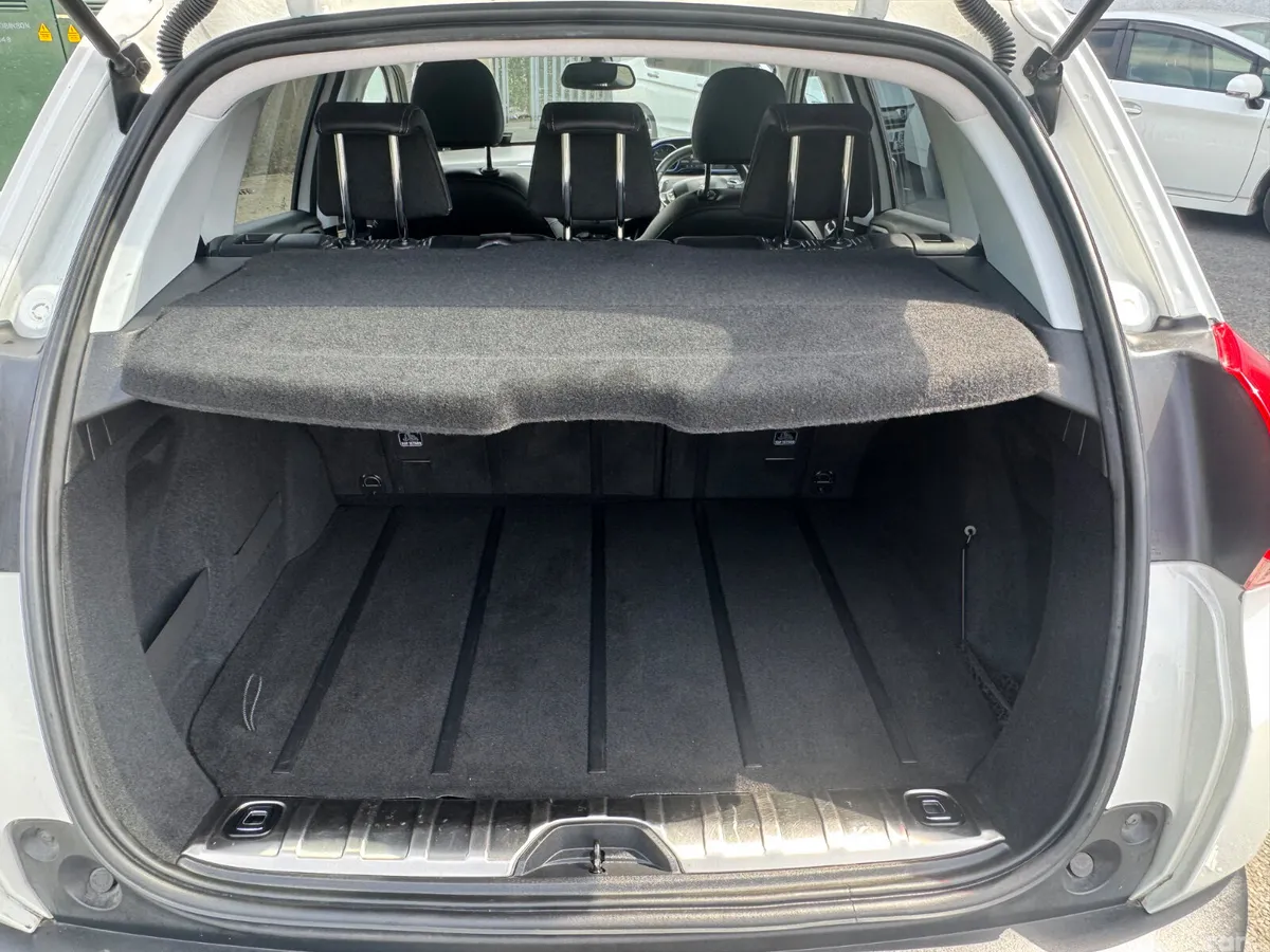Peugeot 2008 SUV, Petrol, 2015, White