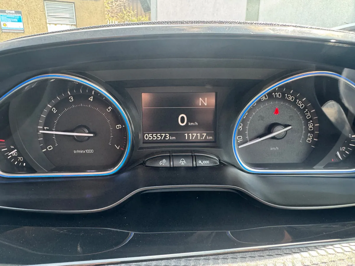 Peugeot 2008 SUV, Petrol, 2015, White