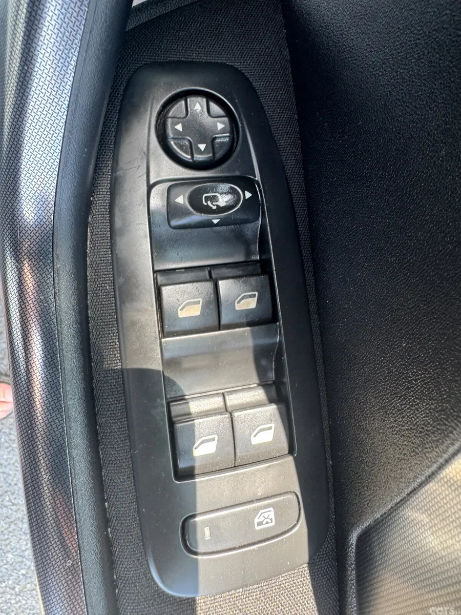 Peugeot 2008 SUV, Petrol, 2015, White