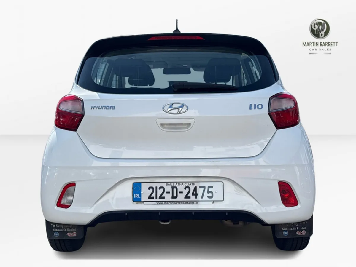 Hyundai i10 Hatchback, Petrol, 2021, White