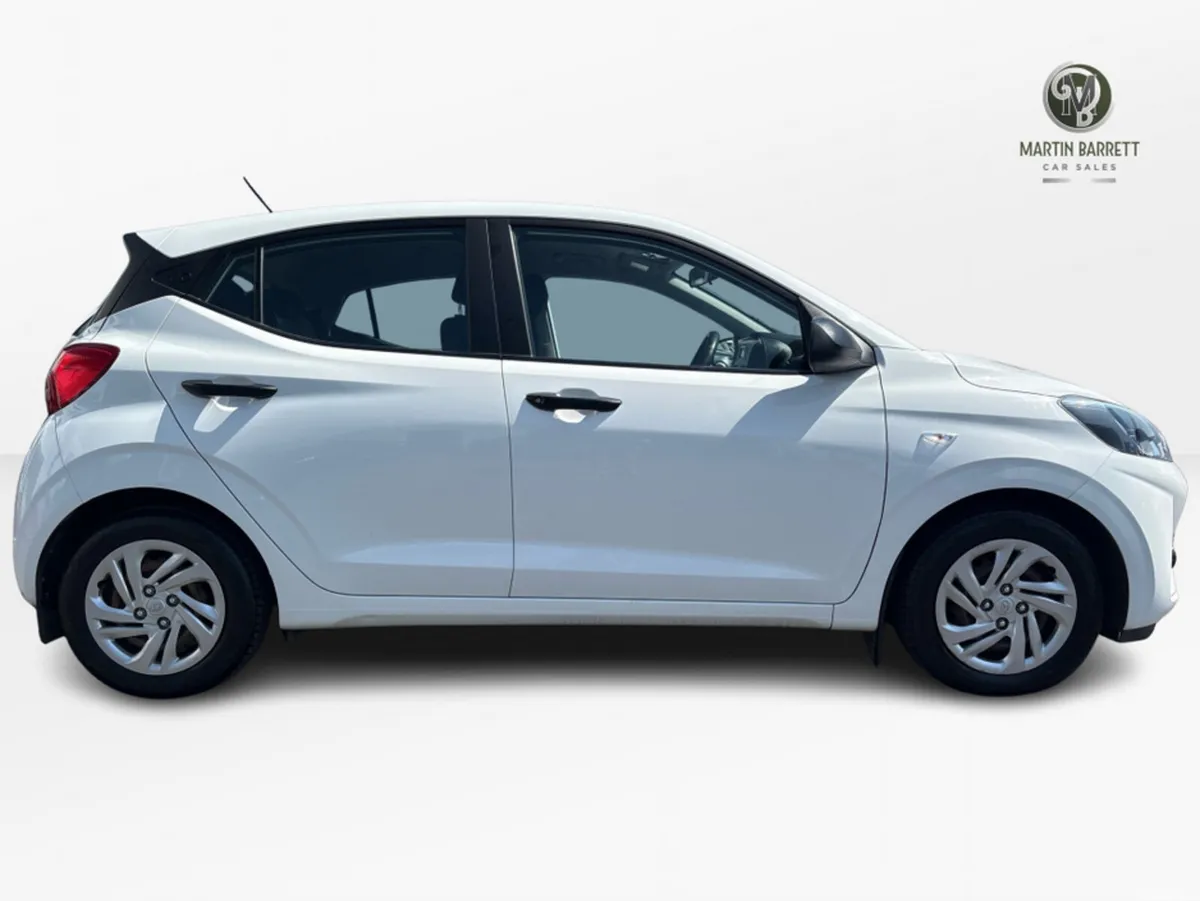 Hyundai i10 Hatchback, Petrol, 2021, White