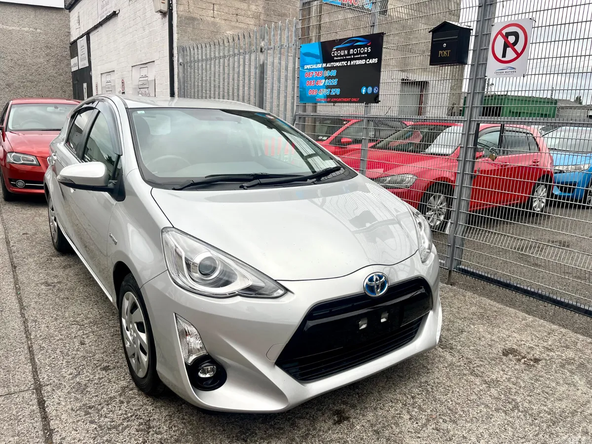 Toyota Aqua Hatchback, Petrol Hybrid, 2015, White