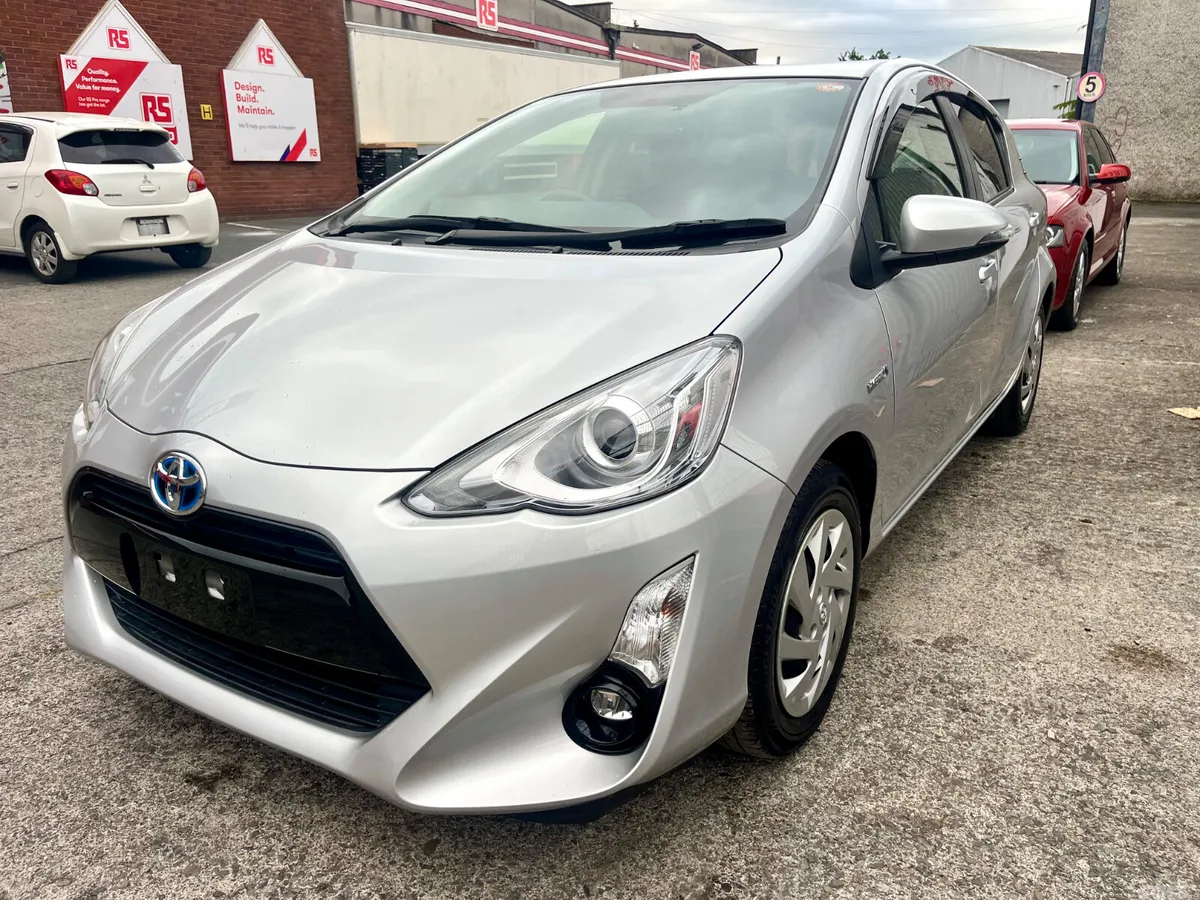 Toyota Aqua Hatchback, Petrol Hybrid, 2015, White
