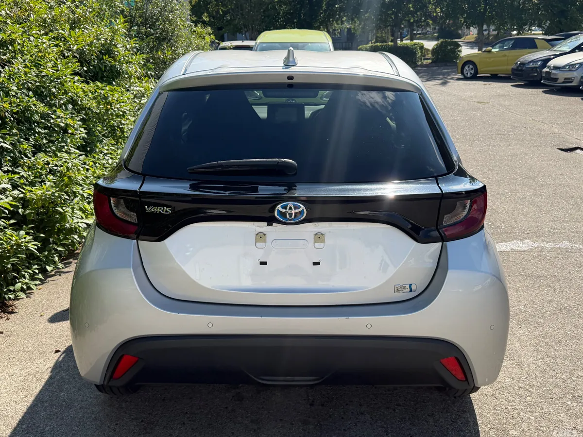 Toyota Yaris Hatchback, Petrol Hybrid, 2021, Silver