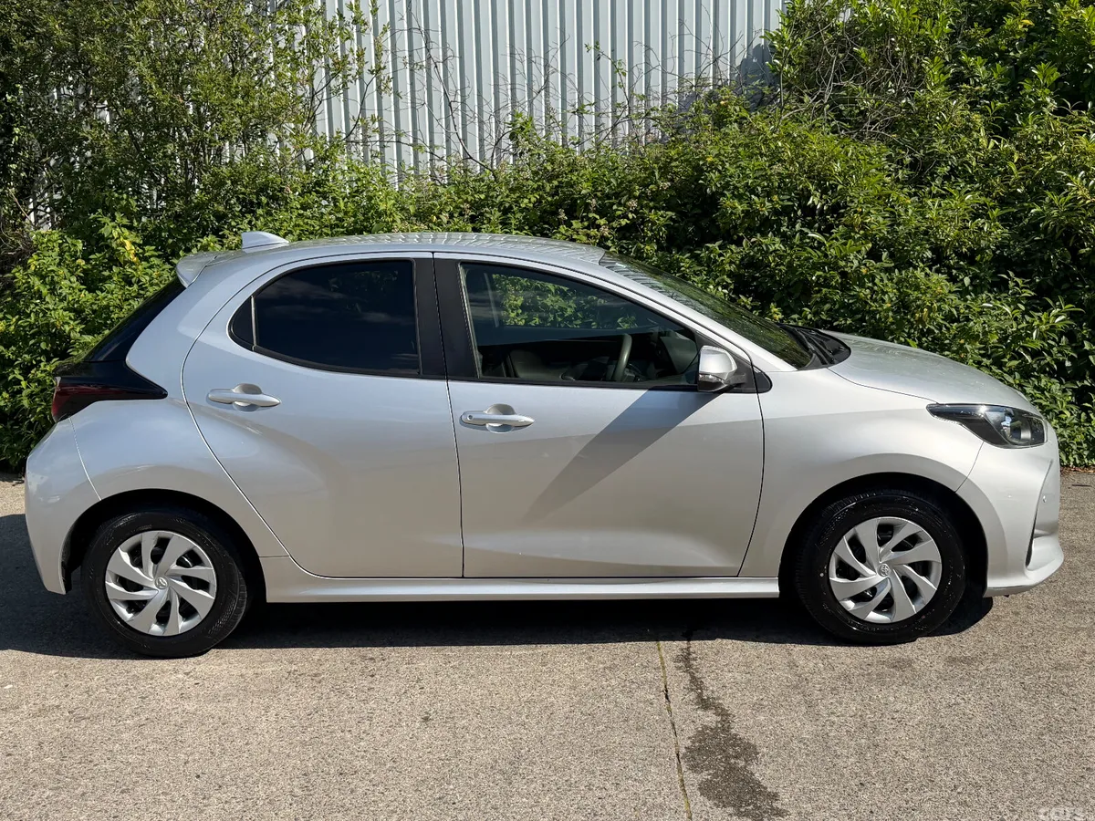 Toyota Yaris Hatchback, Petrol Hybrid, 2021, Silver