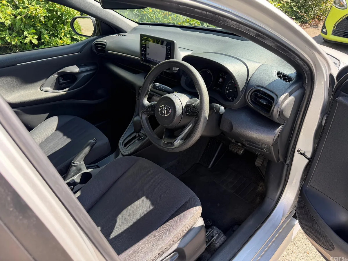 Toyota Yaris Hatchback, Petrol Hybrid, 2021, Silver