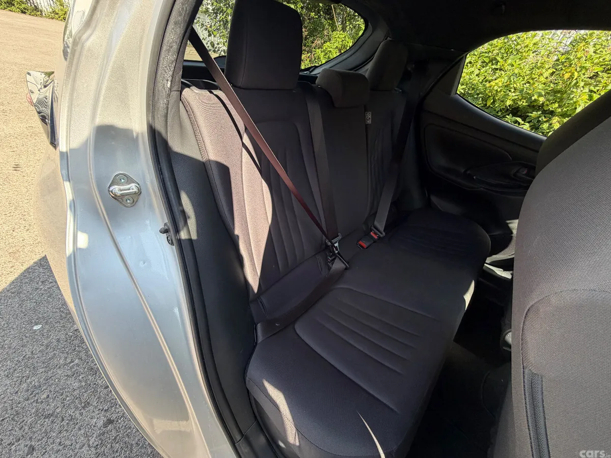 Toyota Yaris Hatchback, Petrol Hybrid, 2021, Silver
