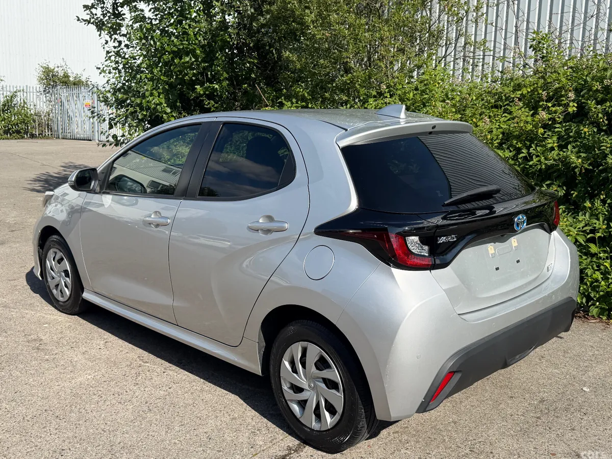 Toyota Yaris Hatchback, Petrol Hybrid, 2021, Silver
