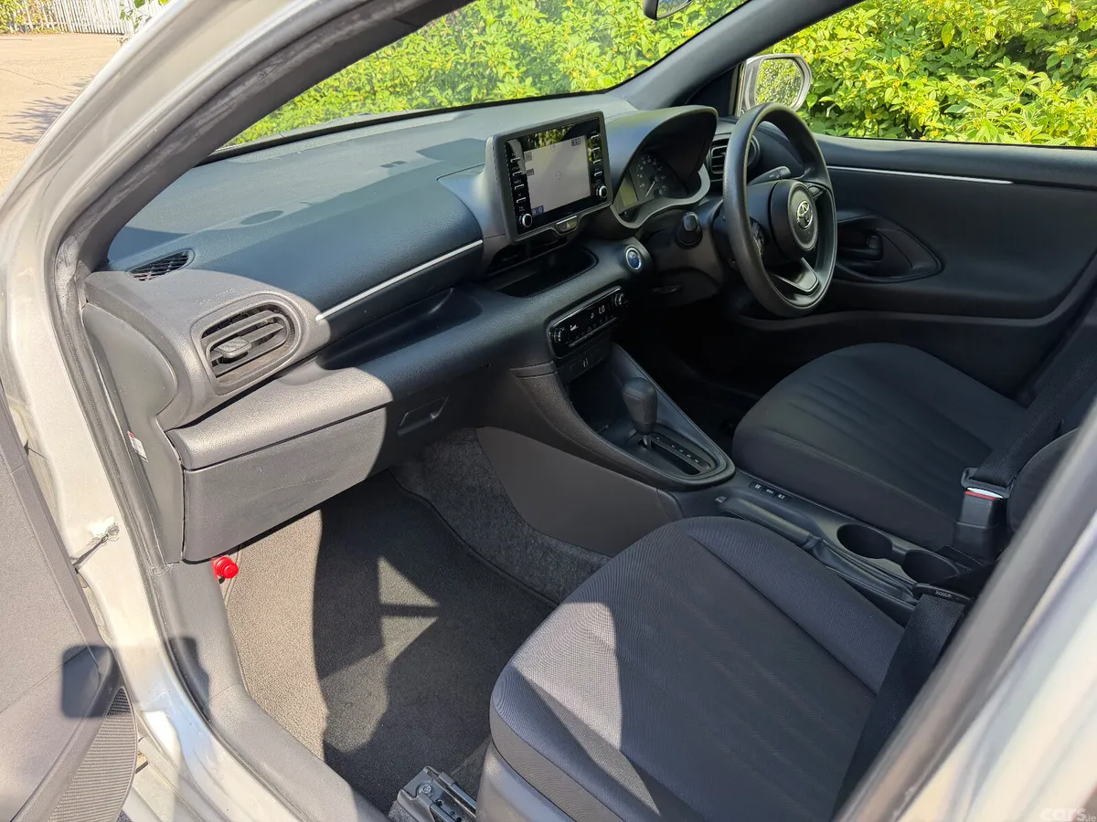 Toyota Yaris Hatchback, Petrol Hybrid, 2021, Silver