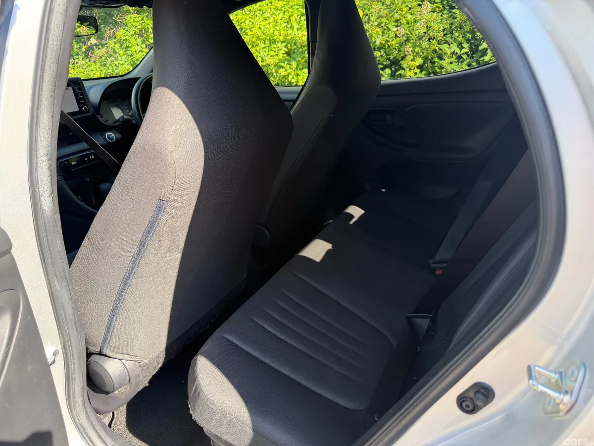 Toyota Yaris Hatchback, Petrol Hybrid, 2021, Silver