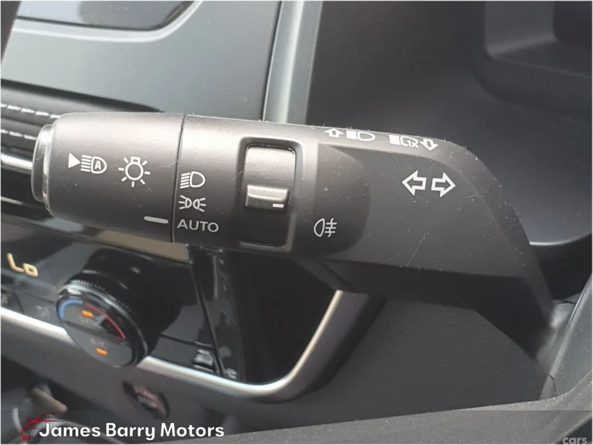 Nissan Qashqai MPV, Petrol Hybrid, 2026, White