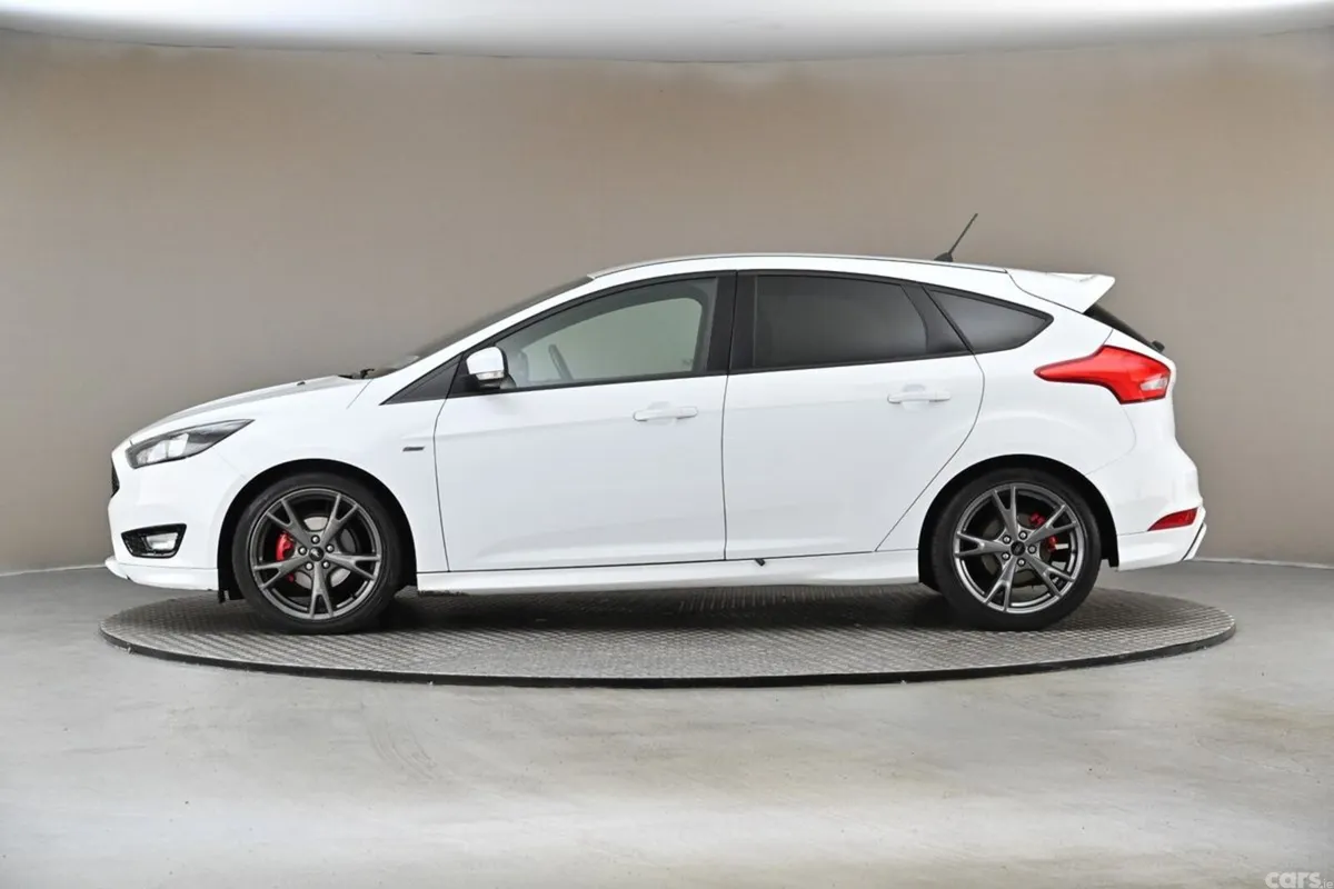 Ford Focus Hatchback, Petrol, 2018, White