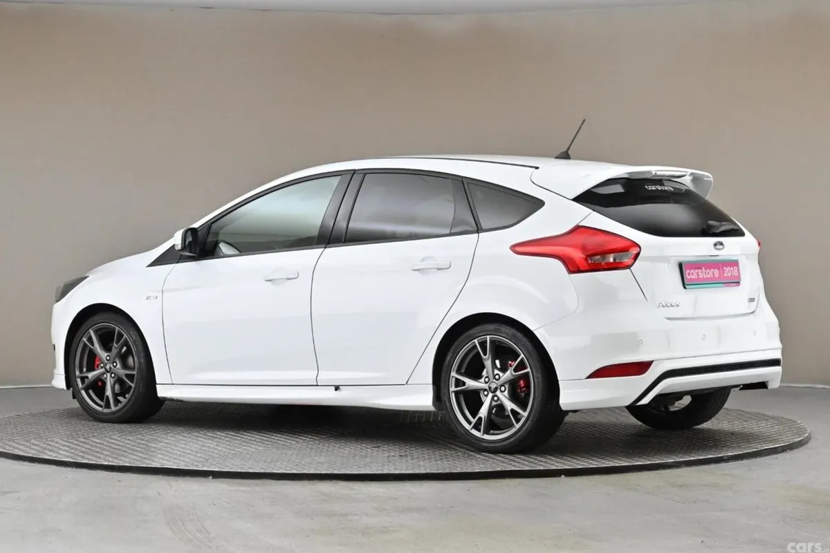 Ford Focus Hatchback, Petrol, 2018, White