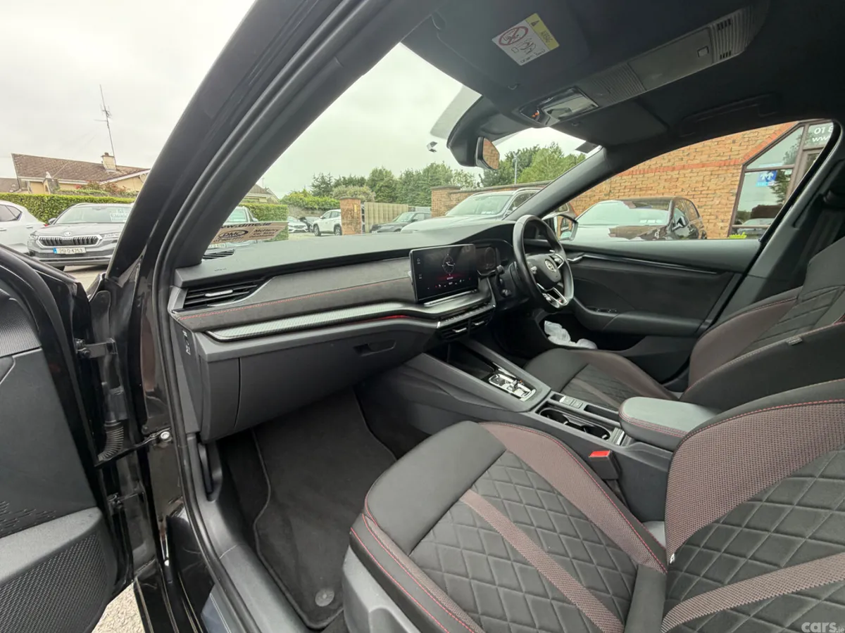 Skoda Octavia Saloon, Diesel, 2024, Black