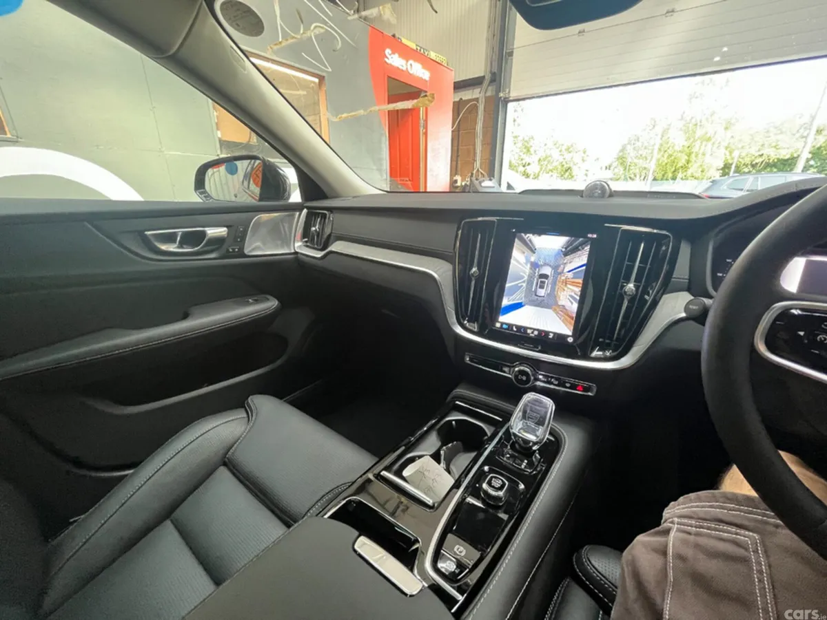 Volvo V60 Estate, Petrol Plug-in Hybrid, 2024, Black