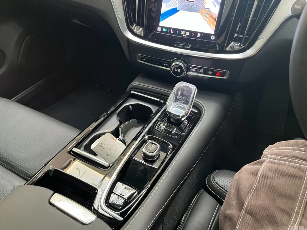 Volvo V60 Estate, Petrol Plug-in Hybrid, 2024, Black