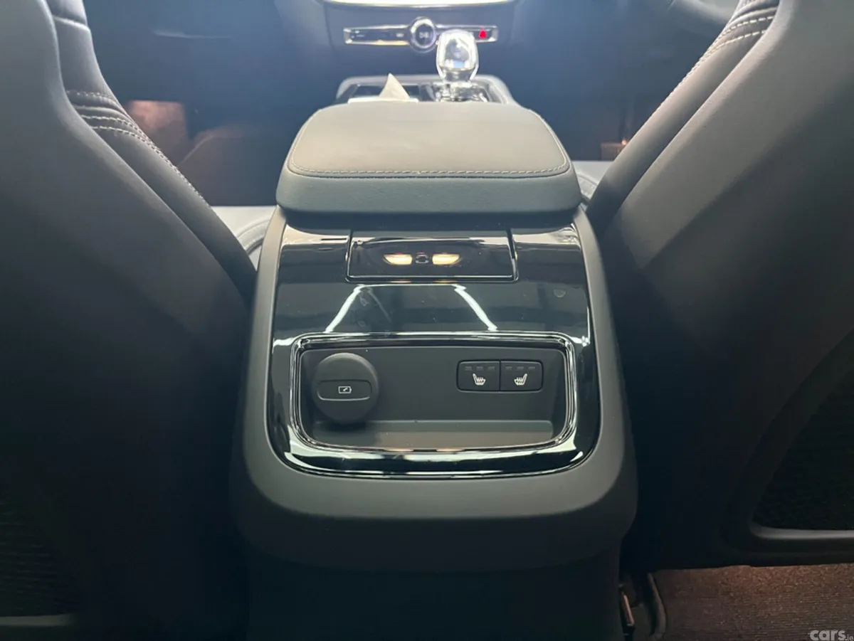 Volvo V60 Estate, Petrol Plug-in Hybrid, 2024, Black