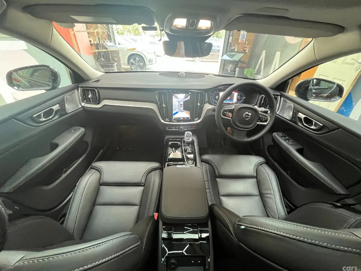 Volvo V60 Estate, Petrol Plug-in Hybrid, 2024, Black