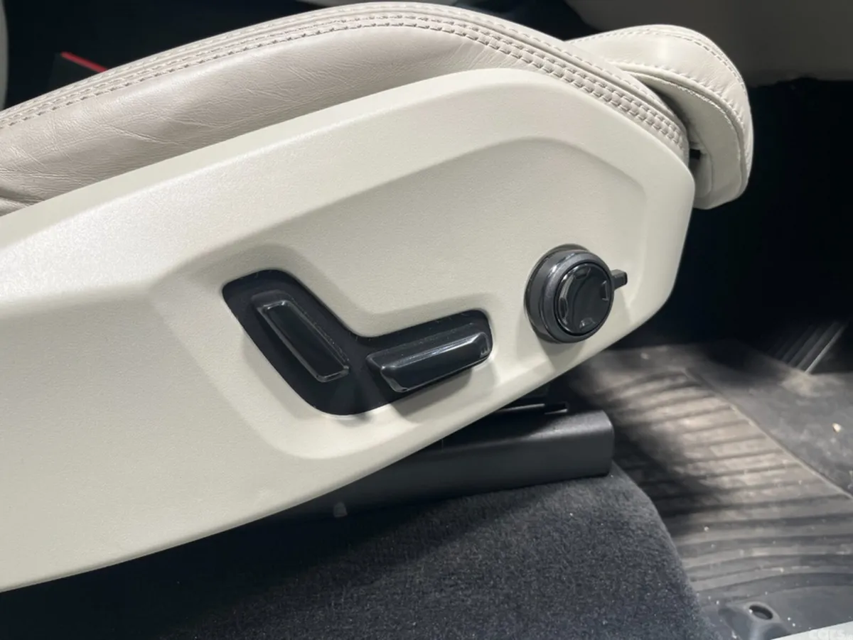 Volvo XC90 SUV, Petrol Plug-in Hybrid, 2025, White