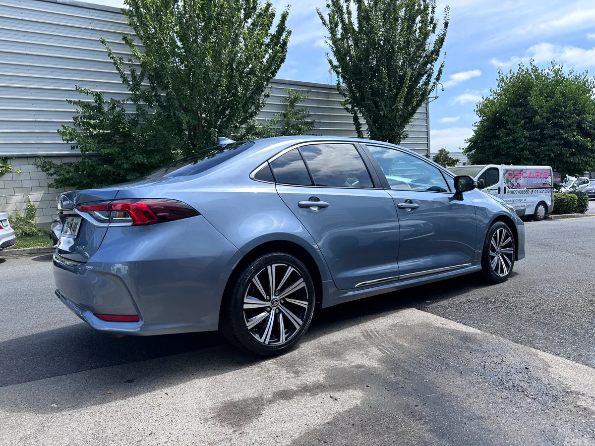 Toyota Corolla Saloon, Petrol Hybrid, 2022, Grey
