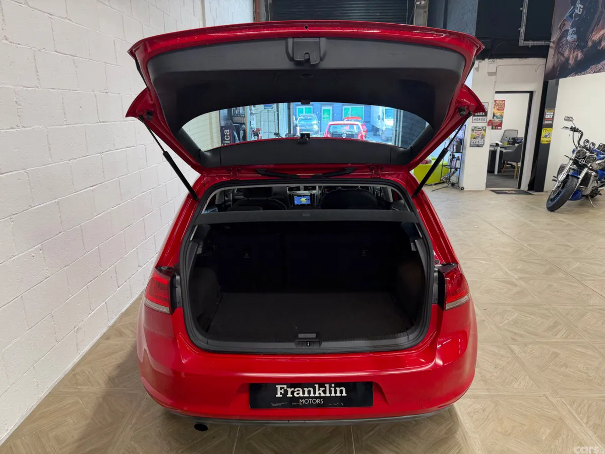 Volkswagen Golf Hatchback, Petrol, 2014, Red