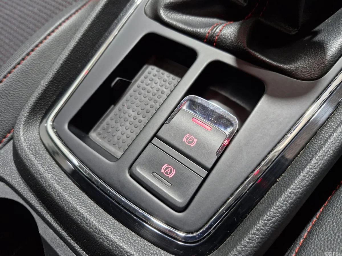 SEAT Leon Hatchback, Diesel, 2018, Red