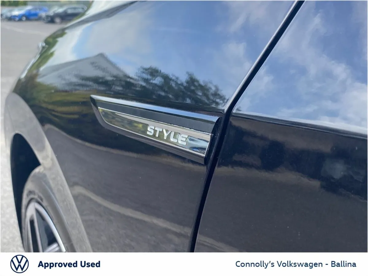 Volkswagen Golf Estate, Petrol, 2023, Black