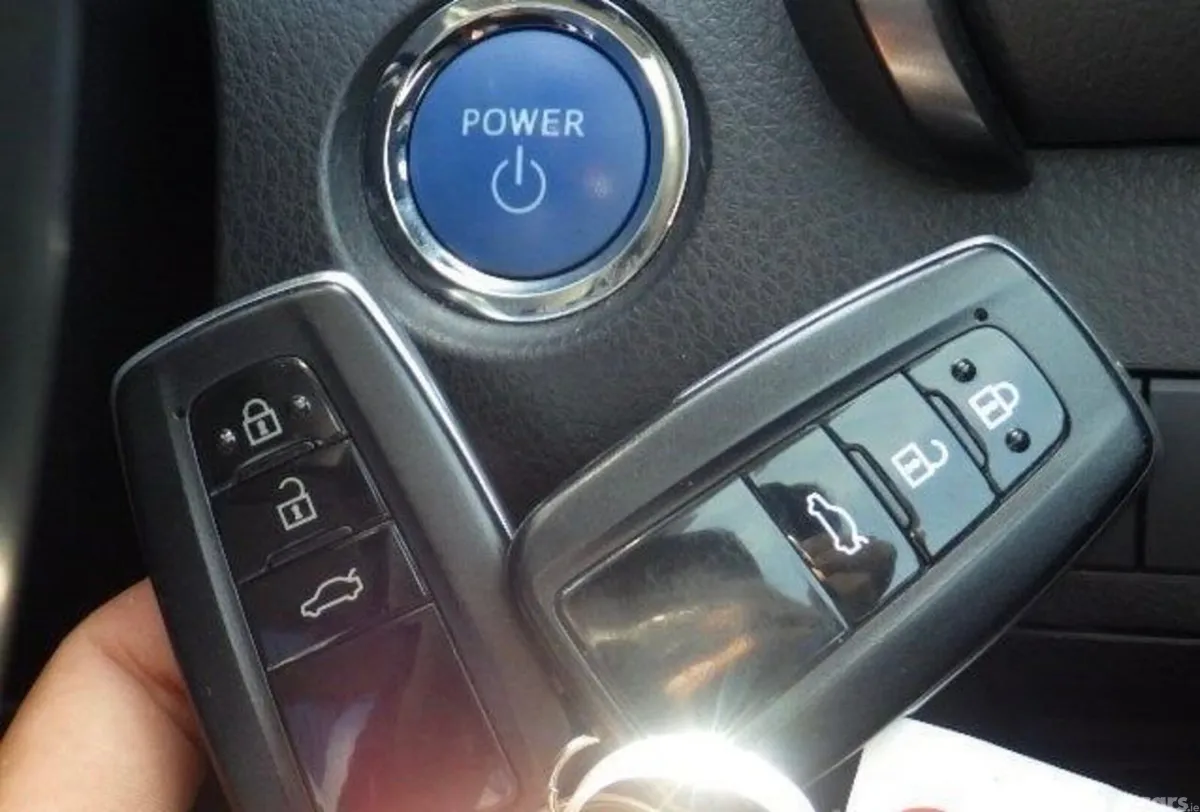 Toyota Camry Saloon, Petrol Hybrid, 2021, White