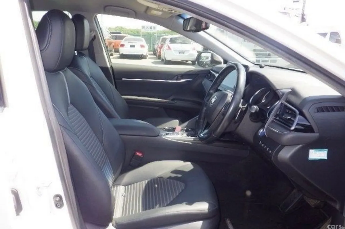 Toyota Camry Saloon, Petrol Hybrid, 2021, White