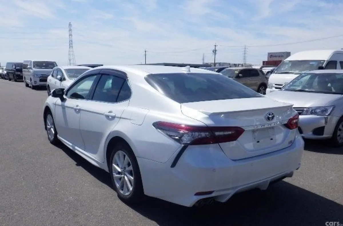 Toyota Camry Saloon, Petrol Hybrid, 2021, White