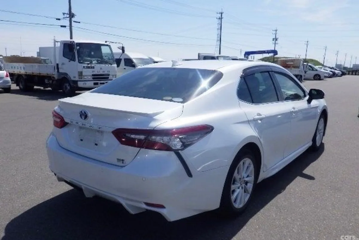 Toyota Camry Saloon, Petrol Hybrid, 2021, White