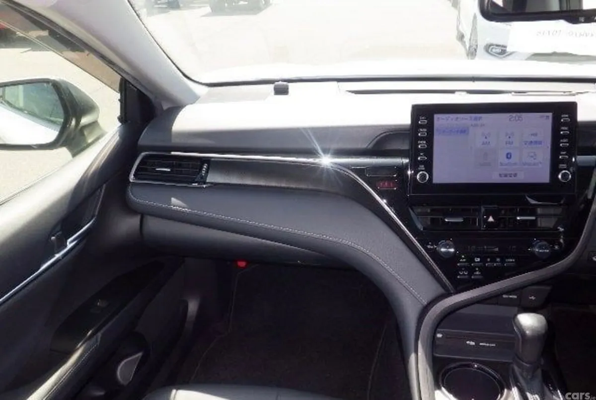 Toyota Camry Saloon, Petrol Hybrid, 2021, White