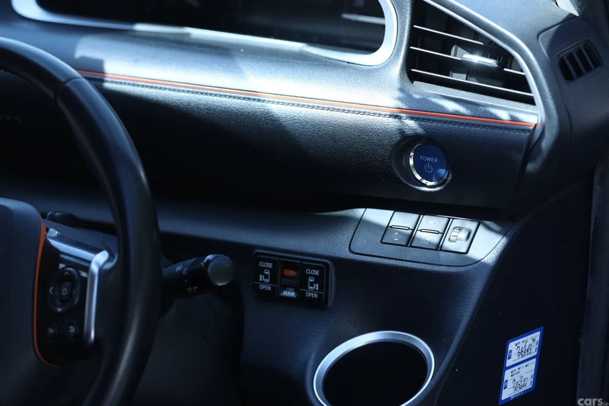 Toyota Sienta MPV, Petrol Hybrid, 2017, Blue