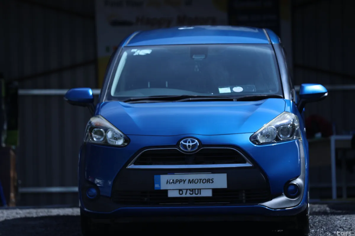 Toyota Sienta MPV, Petrol Hybrid, 2017, Blue