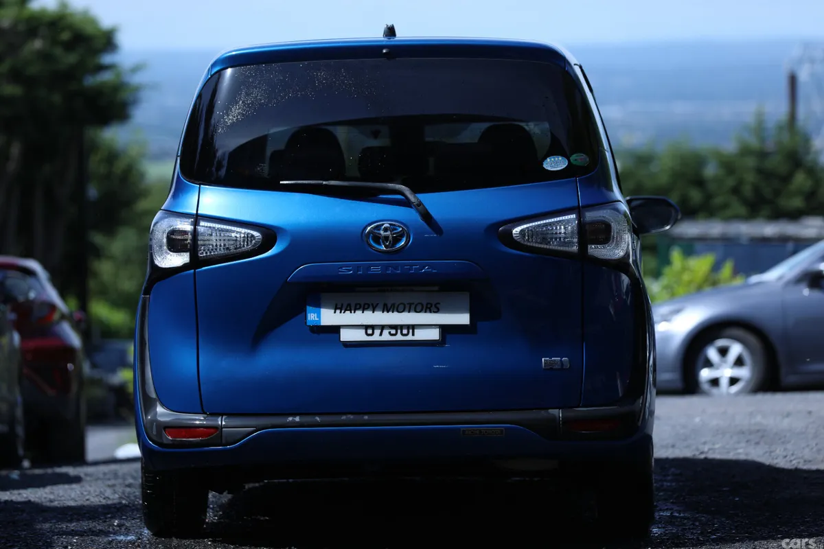 Toyota Sienta MPV, Petrol Hybrid, 2017, Blue