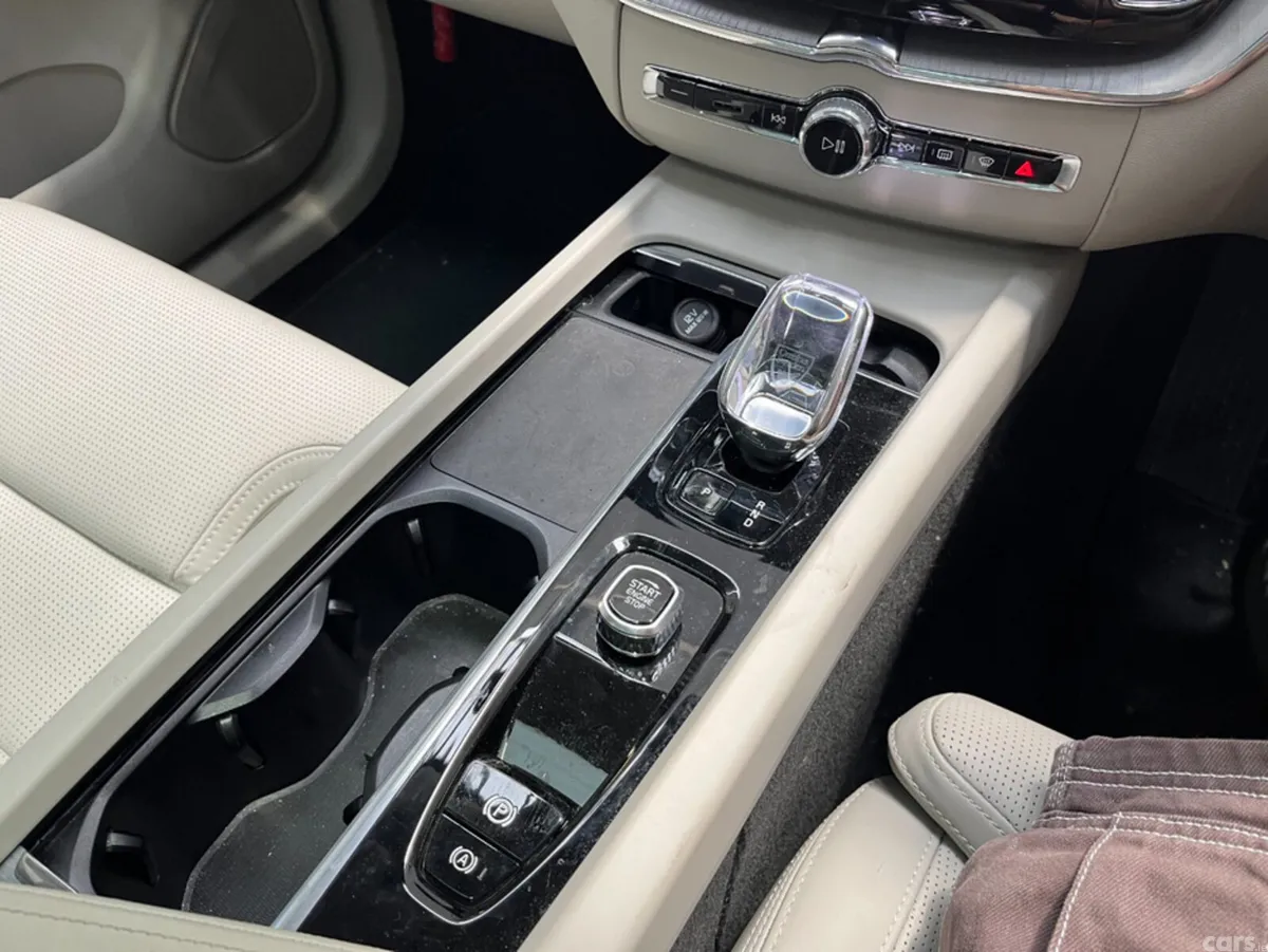 Volvo XC60 SUV, Petrol Plug-in Hybrid, 2025, Blue