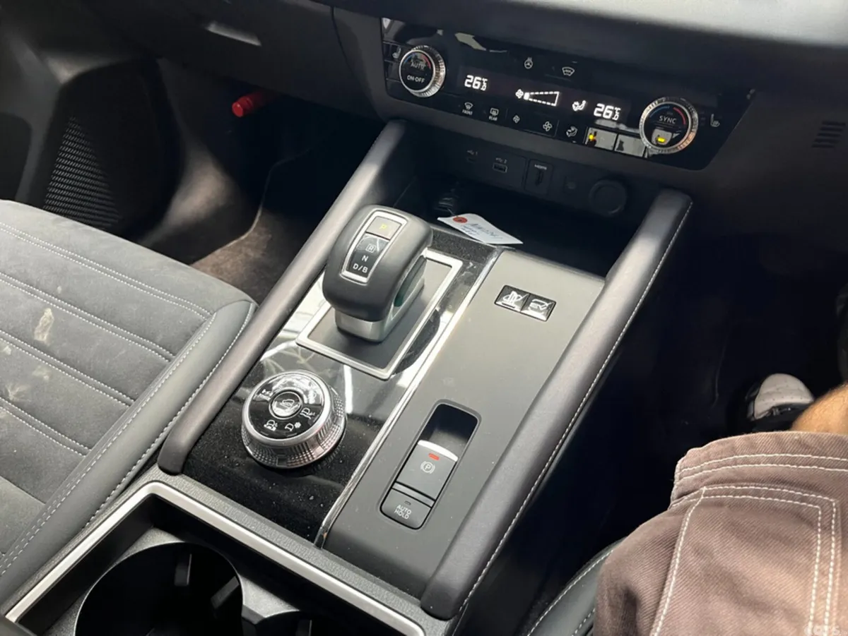 Mitsubishi Outlander SUV, Petrol, 2024, White