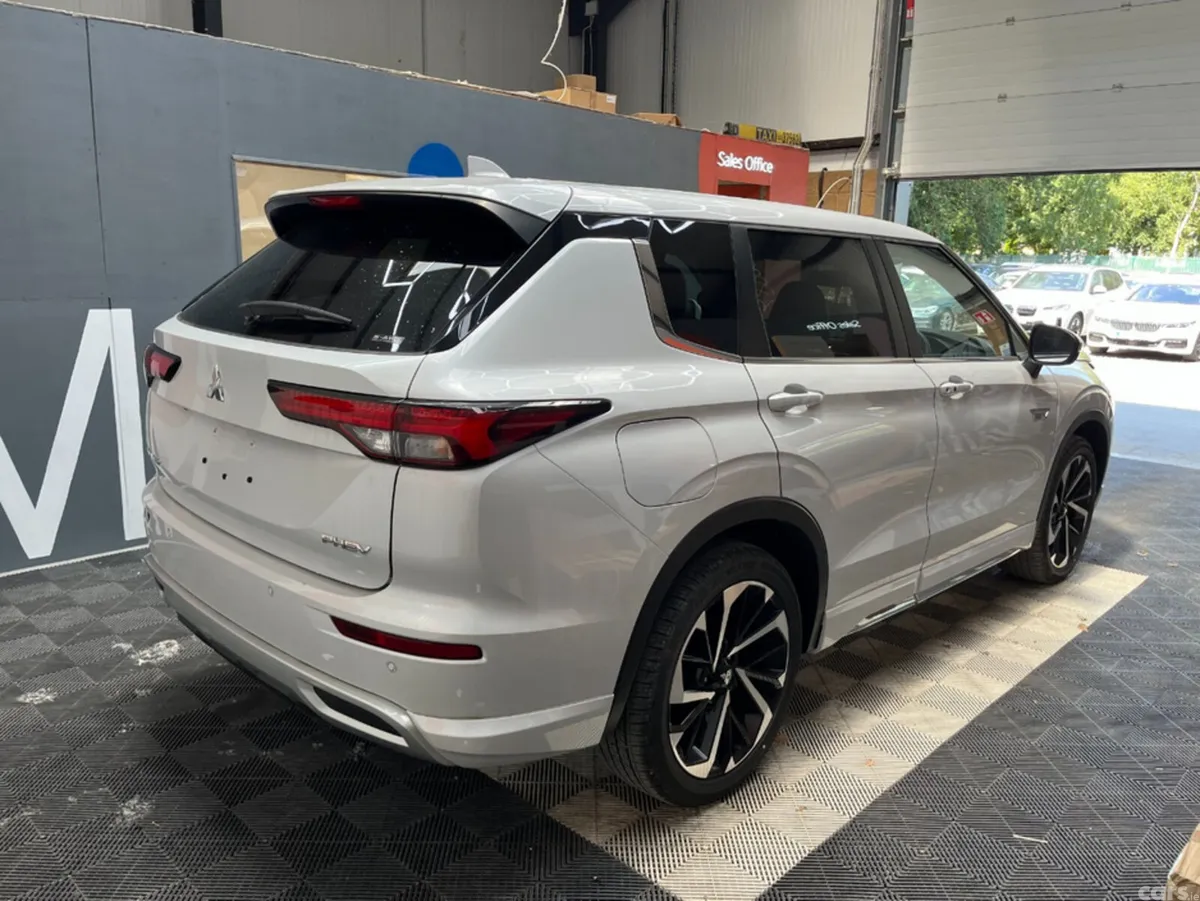 Mitsubishi Outlander SUV, Petrol, 2024, White