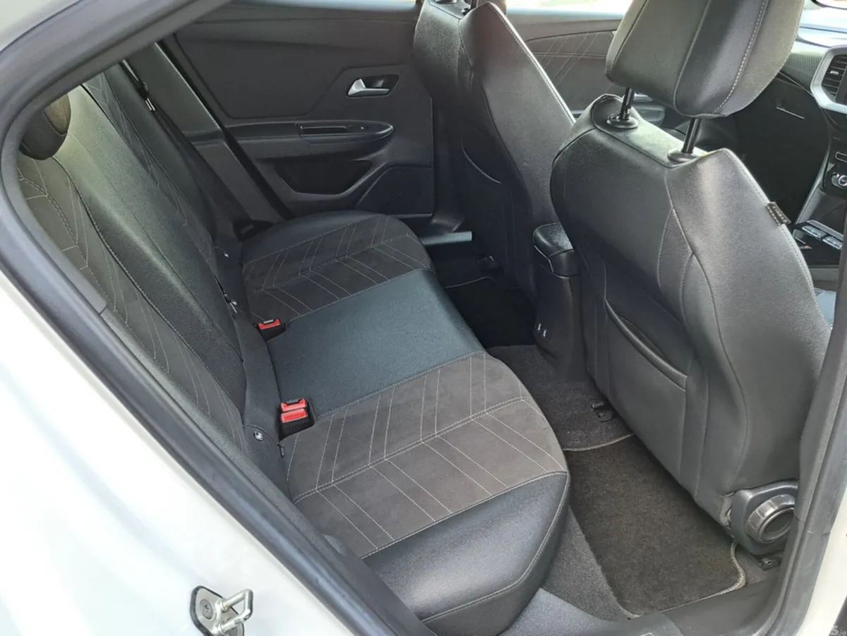 Opel Mokka Hatchback, Electric, 2023, White