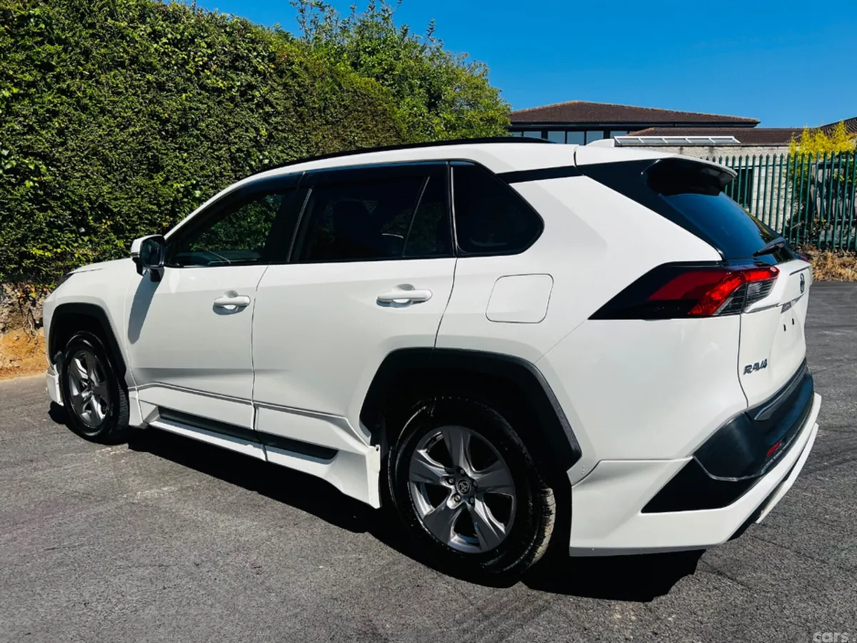 Toyota RAV4 SUV, Petrol Hybrid, 2022, White